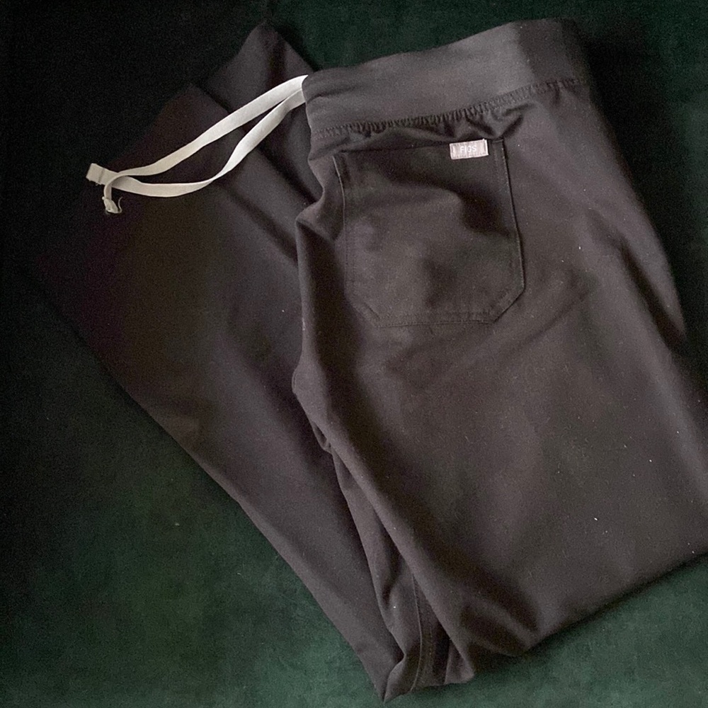 Figs Basic Livingston black Small Petite
